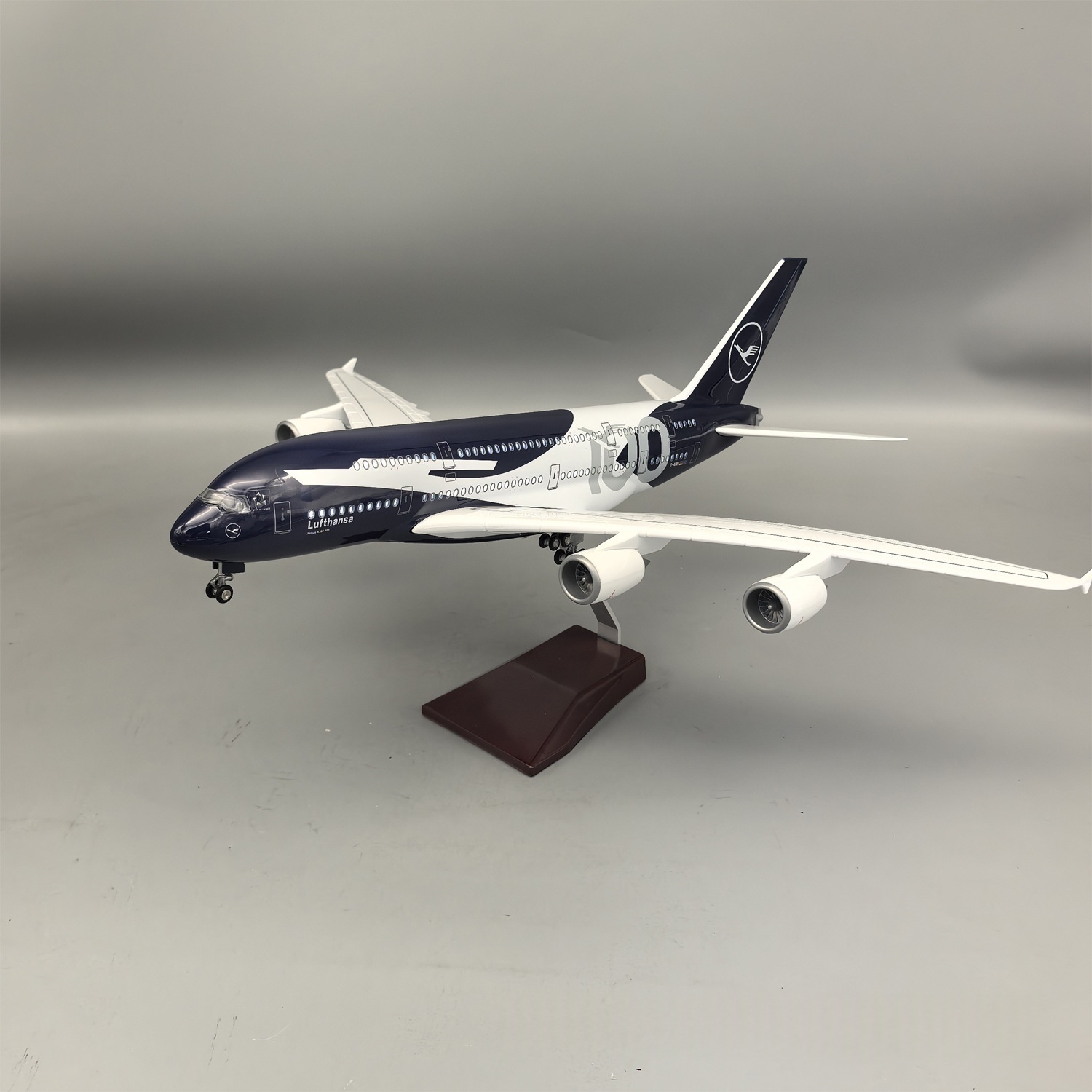 نموذج طائرة لوفتهانزا A380 الج - مراجعة Party Games New Year وسعره